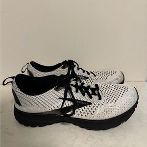 Brooks Revel 4 Size 7